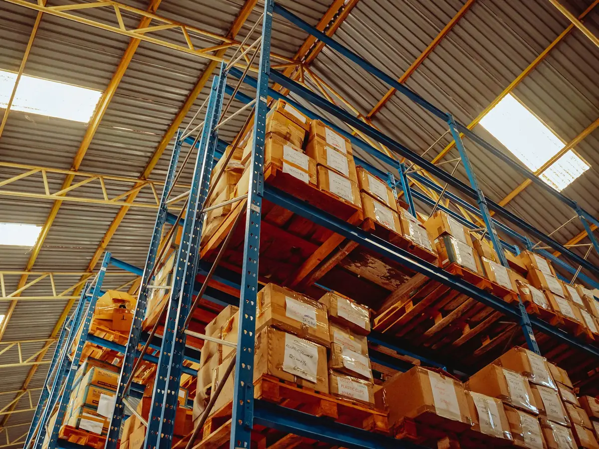 Thùng hàng carton xếp trên pallet